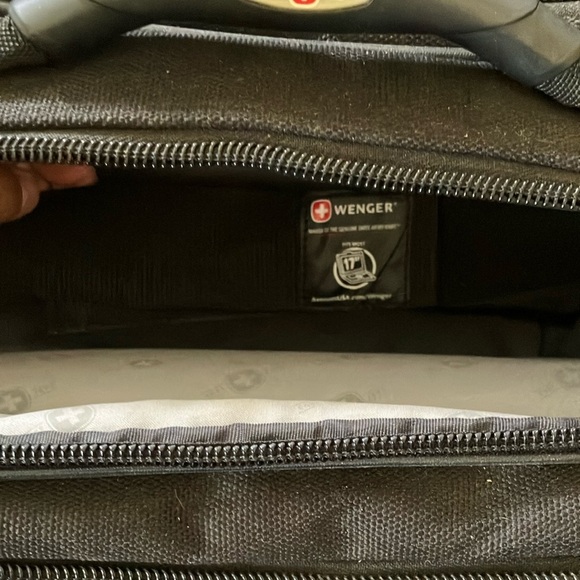 Wenger Black Travel Bag - Picture 4 of 12